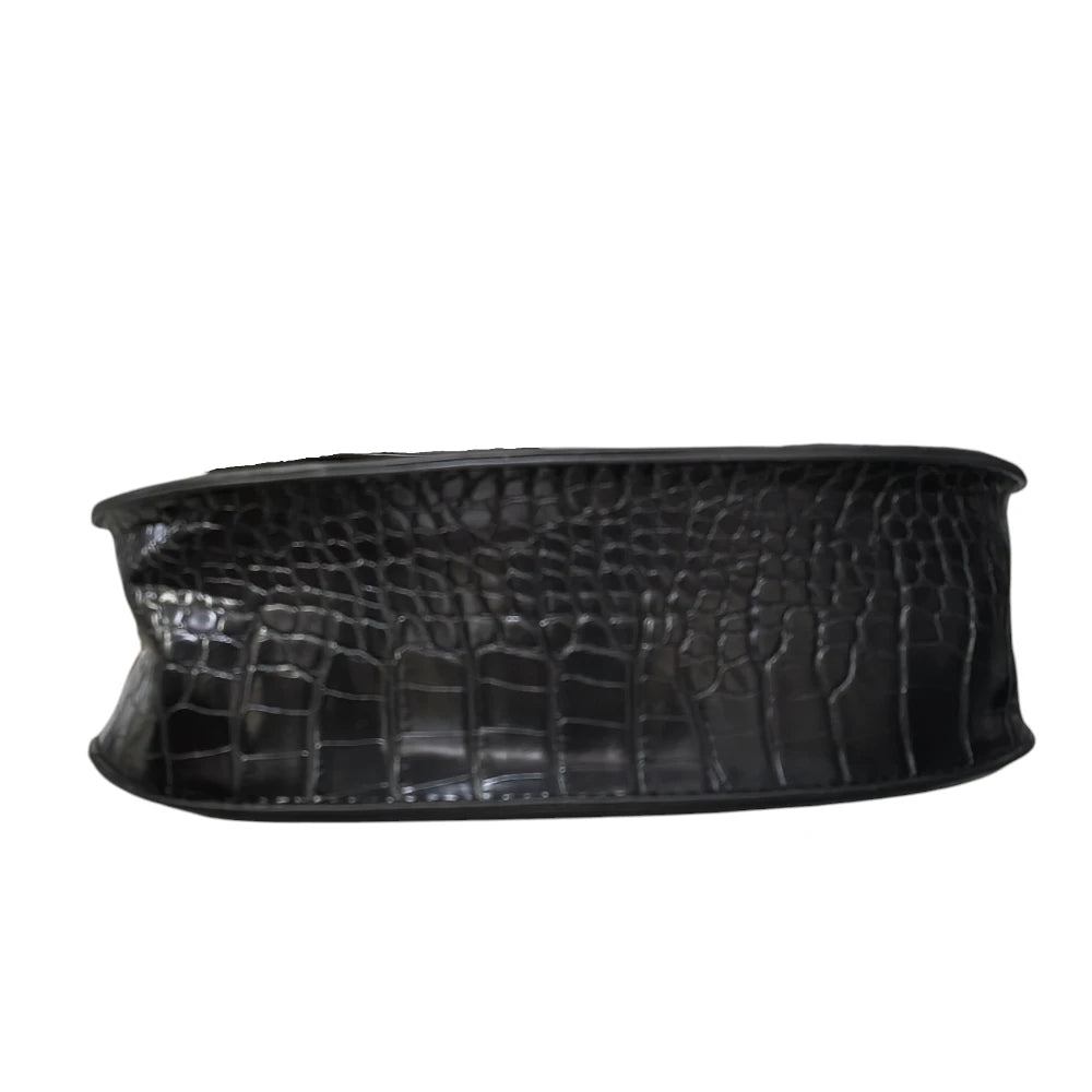Poșetă 8160 neagră cu aspect croco