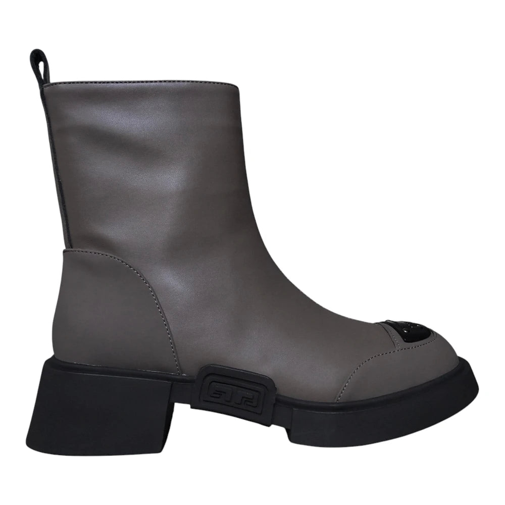 Botine damă P1444 gri cu toc de 4 cm și detalii lucioase