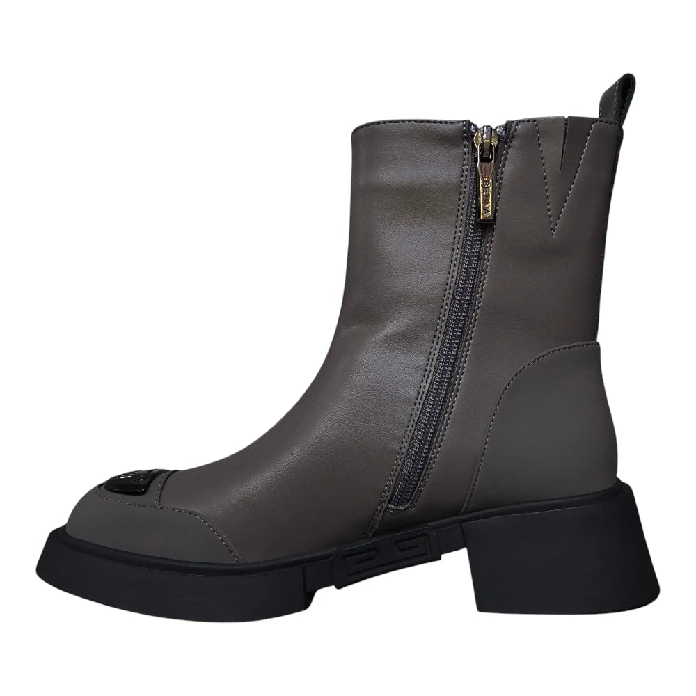 Botine damă P1444 gri cu toc de 4 cm și detalii lucioase