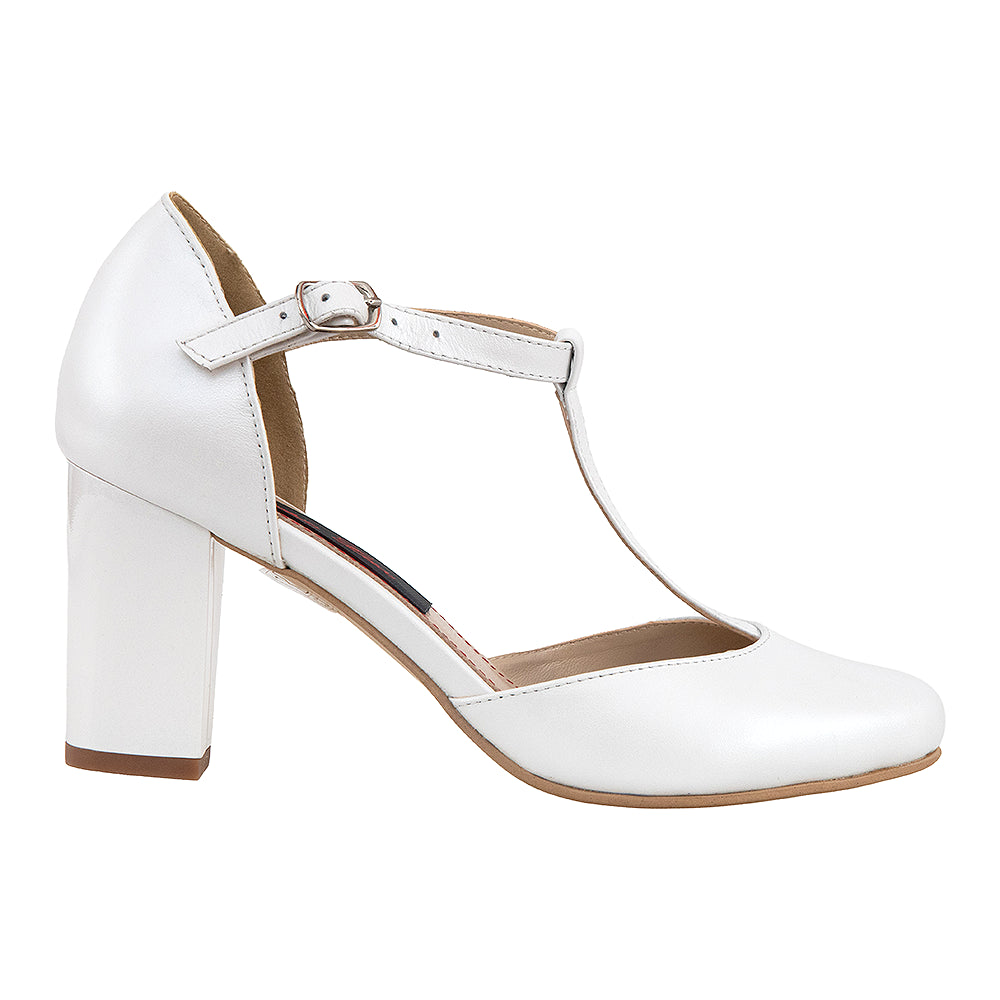 Pantofi albi cu toc D9