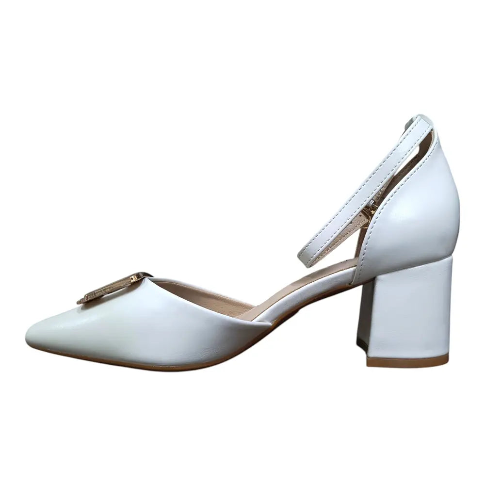 Pantofi albi L158 toc gros și cataramă aurie decorativă