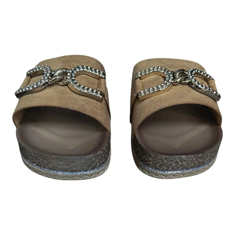 Papuci cu platformă și accesoriu cu strasuri C08 camel