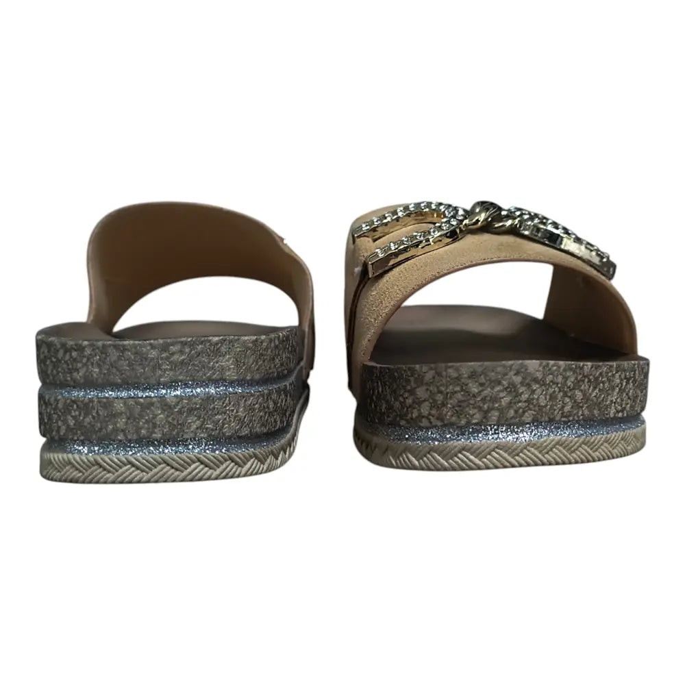 Papuci cu platformă și accesoriu cu strasuri C08 camel